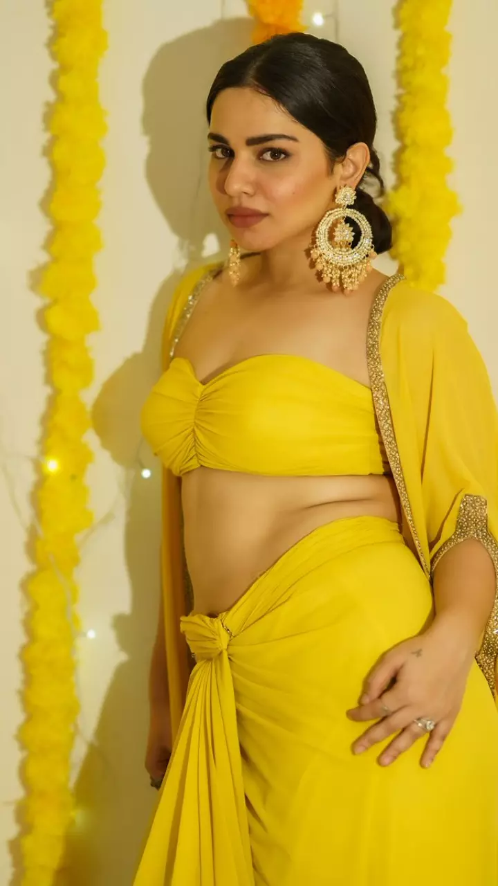 आरज़ू सिंह का सिज़लिंग लुक