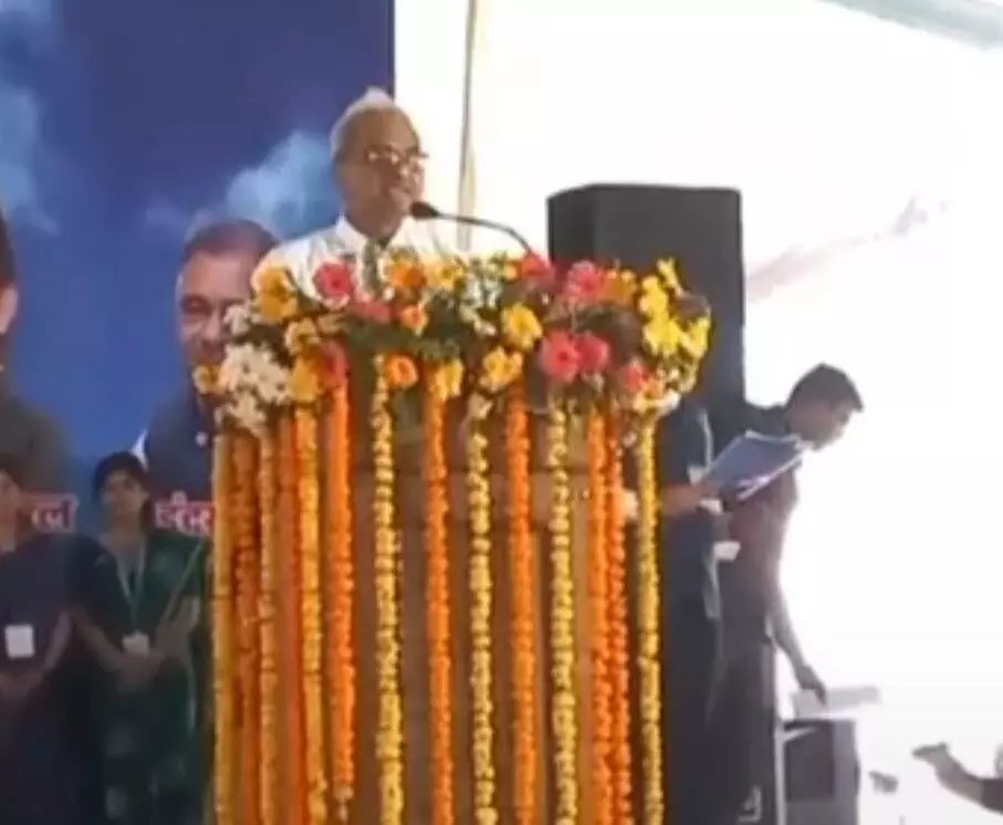 भाजपा सांसद का मोबाइल और पति-पत्नी को लेकर हैरान करने वाला बयान, VIDEO