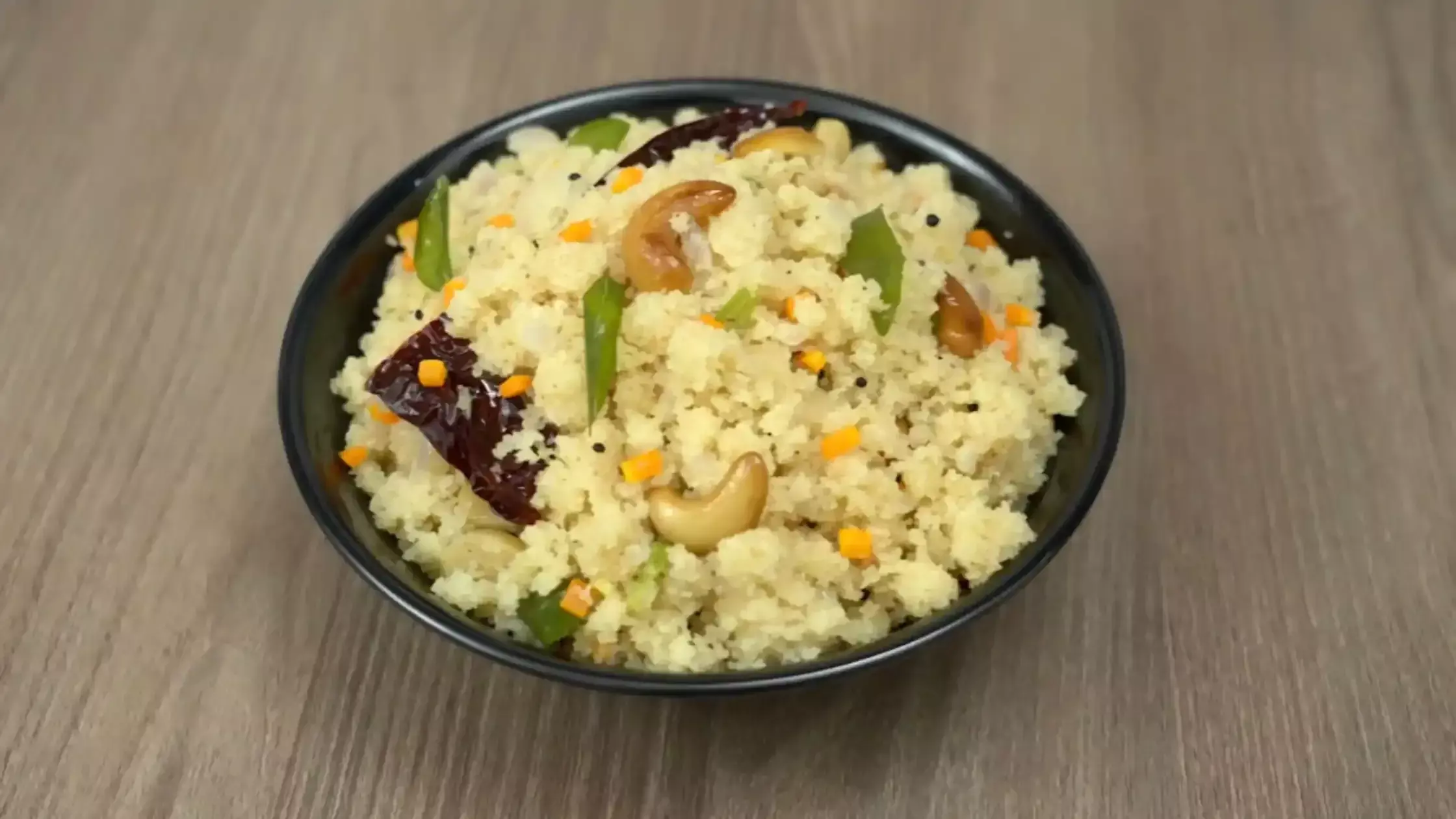 Rava Upma पूरे दिन मिलेगी एनर्जी, आसान रेसिपी