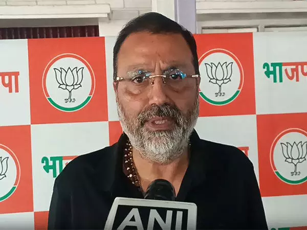 BJP के निशिकांत दुबे ने आयकर छापों पर टिप्पणी को लेकर हेमंत सोरेन की आलोचना की