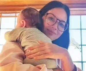 Olivia Munn ने अपनी बेटी मेई के साथ खेलते हुए मनमोहक वीडियो शेयर किए