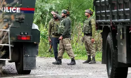 J&K: सोपोर में मुठभेड़, एक आतंकवादी मारा गया J&K: सोपोर में मुठभेड़, एक आतंकवादी मारा गया