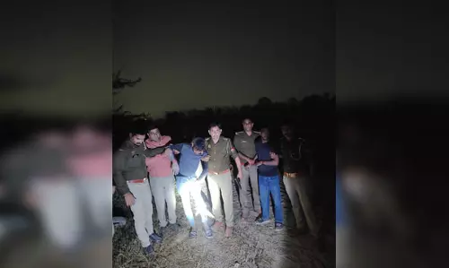 पुलिस ने वाहन चोरों को मुठभेड़ में दबोचा, 2 गिरफ्तार, अवैध हथियार और चोरी का सामान हुआ बरामद