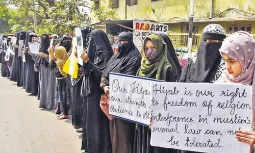 Karnataka: कश्मीरी छात्रों ने कॉलेज पर दाढ़ी कटवाने के लिए मजबूर करने का आरोप लगाया
