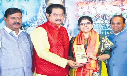 Andhra: कडप्पा के युवा गायक ने टॉलीवुड में धूम मचा दी Andhra: कडप्पा के युवा गायक ने टॉलीवुड में धूम मचा दी