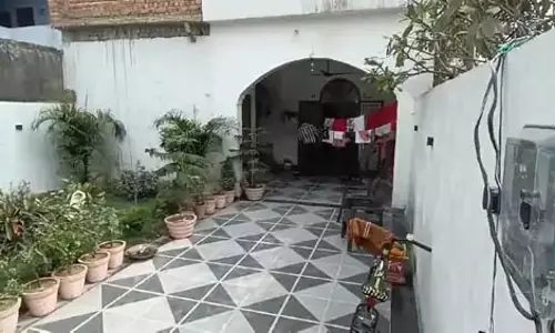 कबाड़ व्यवसायी के ठिकाने पर जीएसटी विभाग का छापा, खंगाले जा रहे दस्तावेज कबाड़ व्यवसायी के ठिकाने पर जीएसटी विभाग का छापा, खंगाले जा रहे दस्तावेज