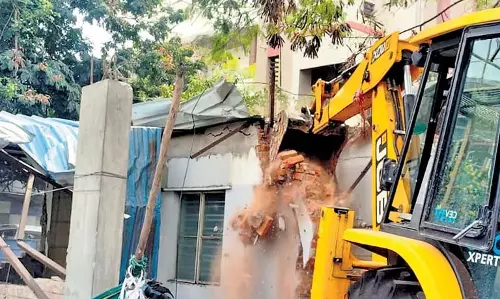 HYDRAA ने हैदराबाद में कई इमारतें गिराईं