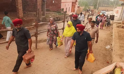 Punjab के मुख्यमंत्री की मां ने पवित्र सरोवरों के दर्शन किए