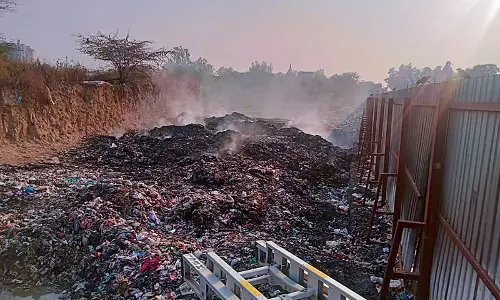 Haryana : गुरुग्राम एमसी ने डंपयार्ड में आग पर सेनेटरी इंस्पेक्टर से जवाब मांगा