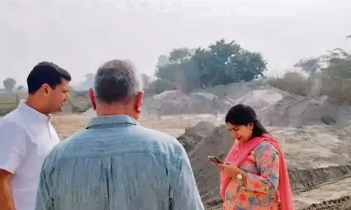 Haryana :  सीएम फ्लाइंग स्क्वायड ने पलवल में रेत खनन रैकेट का भंडाफोड़ किया