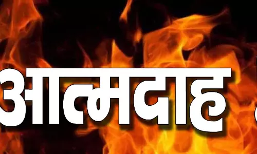 शराबी पति से तंग आकर महिला ने की आत्महत्या, मिट्टी का तेल डाला
