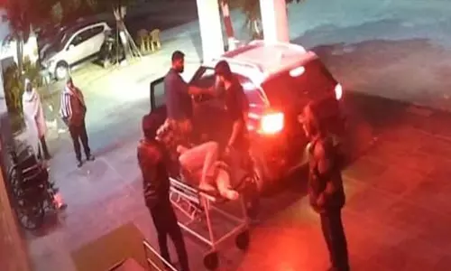 पुलिस के हाथ अहम सुराग लगे! थाईलैंड की लड़की, होटल में चली गोली...जानें क्या हुआ ऐसा? पुलिस के हाथ अहम सुराग लगे! थाईलैंड की लड़की, होटल में चली गोली...जानें क्या हुआ ऐसा?