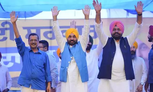 सांसद सुखजिंदर सिंह रंधावा भाई-भतीजावाद के प्रतीक: Arvind Kejriwal सांसद सुखजिंदर सिंह रंधावा भाई-भतीजावाद के प्रतीक: Arvind Kejriwal