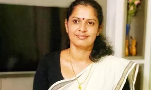 KERALA : पीपी दिव्या जेल से बाहर आईं, नवीन बाबू की मौत की गहन जांच की मांग KERALA : पीपी दिव्या जेल से बाहर आईं, नवीन बाबू की मौत की गहन जांच की मांग