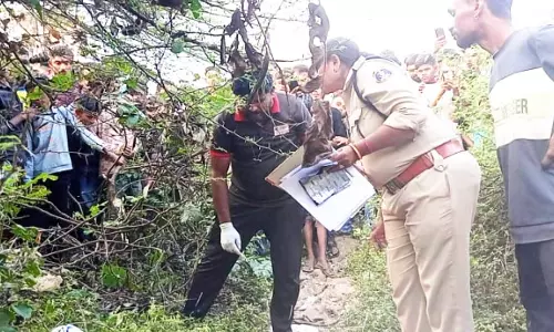 मंदिर के पास खून से सनी बच्ची की लाश मिली, फैली सनसनी