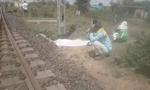 Haridwar: ट्रेन की चपेट में आने से मौके पर मौत Haridwar: ट्रेन की चपेट में आने से मौके पर मौत