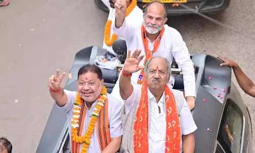 पंडित सुंदरलाल शर्मा वार्ड में राजेश मूणत ने निकाली विशाल सम्मान रैली पंडित सुंदरलाल शर्मा वार्ड में राजेश मूणत ने निकाली विशाल सम्मान रैली