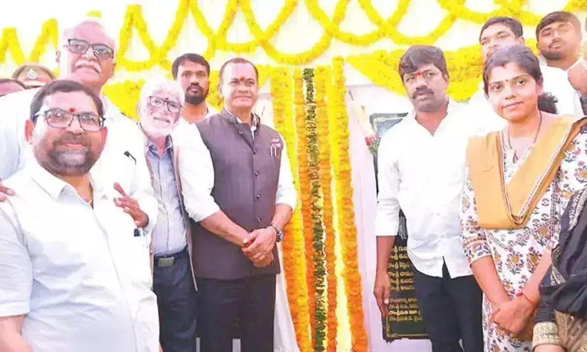 Komatireddy ने एमजीयू में बुनियादी ढांचे के पुनरुद्धार की आधारशिला रखी