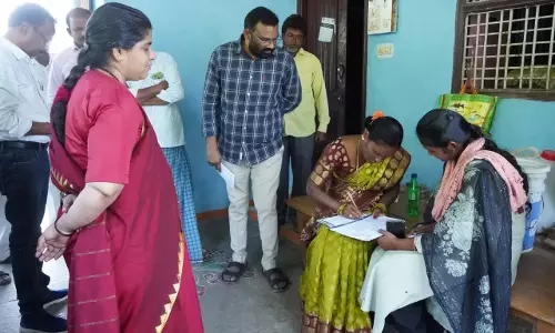 Telangana: जाति सर्वेक्षण के दौरान गणनाकर्ताओं को कठिन कार्य का सामना करना पड़ रहा Telangana: जाति सर्वेक्षण के दौरान गणनाकर्ताओं को कठिन कार्य का सामना करना पड़ रहा
