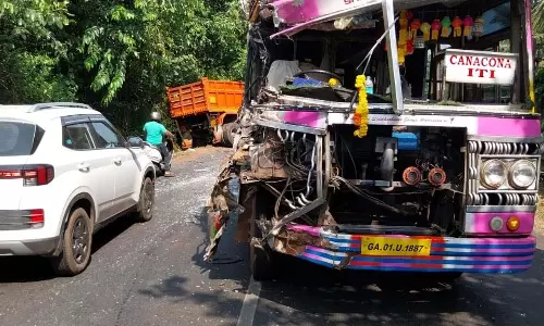 करमालघाट में दुर्घटना में ITI बस चालक घायल