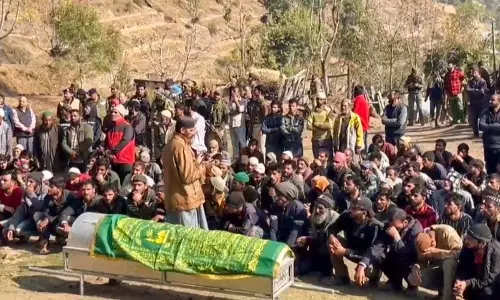 Kishtwar में मारे गए ग्राम रक्षा रक्षकों का अंतिम संस्कार किया गया