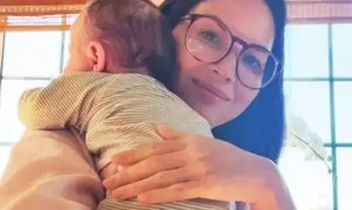 Olivia Munn ने अपनी बेटी मेई के साथ खेलते हुए मनमोहक वीडियो शेयर किए Olivia Munn ने अपनी बेटी मेई के साथ खेलते हुए मनमोहक वीडियो शेयर किए