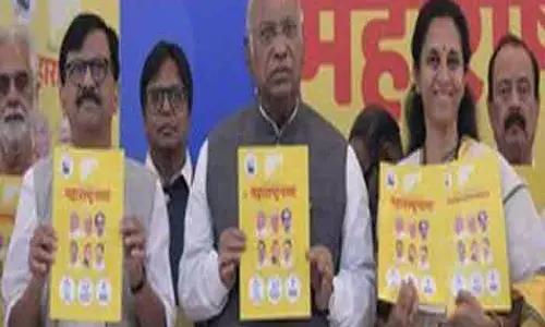 छत्रपति से प्रेरित MVA के चुनावी घोषणापत्र में नौकरियों, मुफ्त सुविधाओं और बहुत कुछ का वादा किया गया छत्रपति से प्रेरित MVA के चुनावी घोषणापत्र में नौकरियों, मुफ्त सुविधाओं और बहुत कुछ का वादा किया गया