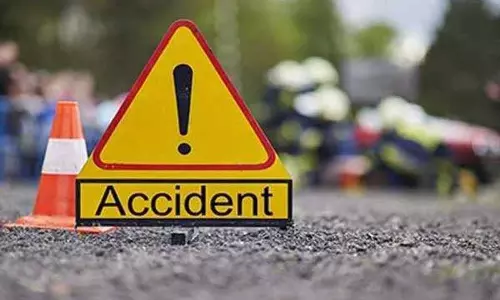 Jalandhar: बस पलटी, सभी यात्री सुरक्षित Jalandhar: बस पलटी, सभी यात्री सुरक्षित