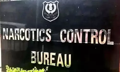 NCB अधिकारी बनकर महिलाओं से ठगी करने के आरोप में एक व्यक्ति गिरफ्तार NCB अधिकारी बनकर महिलाओं से ठगी करने के आरोप में एक व्यक्ति गिरफ्तार