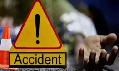 Prayagraj: ट्रक की चपेट में आने से छात्र की मौत, साथी घायल Prayagraj: ट्रक की चपेट में आने से छात्र की मौत, साथी घायल