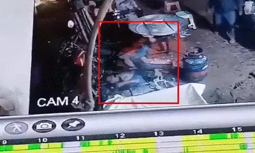 VIDEO: दूध की कढ़ाई में नशे में धुत युवक गिरा, देखें मौत का खौफनाक मंज़र!