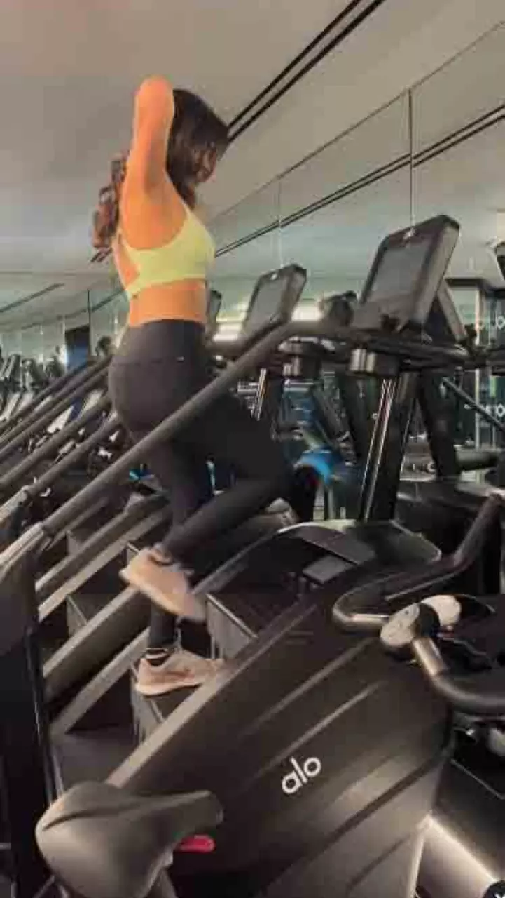 मल्लिका शेरावत ने gym में बहाया पसीना