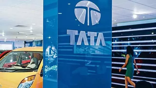 FY25: Q2 नतीजों के बाद टाटा मोटर्स के शेयर में 2% की बढ़ोतरी FY25: Q2 नतीजों के बाद टाटा मोटर्स के शेयर में 2% की बढ़ोतरी