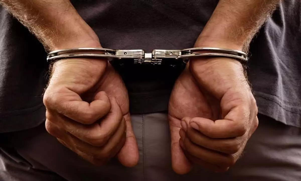Andhra: नाबालिगों से छेड़छाड़ के आरोप में दो गिरफ्तार Andhra: नाबालिगों से छेड़छाड़ के आरोप में दो गिरफ्तार