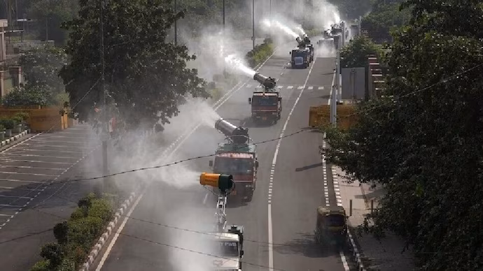 New Delhi: राष्ट्रीय राजधानी में आज भी वायु गुणवत्ता बहुत खराब में श्रेणी में रही New Delhi: राष्ट्रीय राजधानी में आज भी वायु गुणवत्ता बहुत खराब में श्रेणी में रही