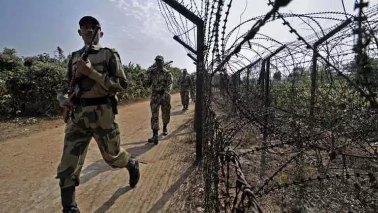 BSF 2024: त्रिपुरा में 52 दलालों, 623 बांग्लादेशियों को हिरासत में BSF 2024: त्रिपुरा में 52 दलालों, 623 बांग्लादेशियों को हिरासत में