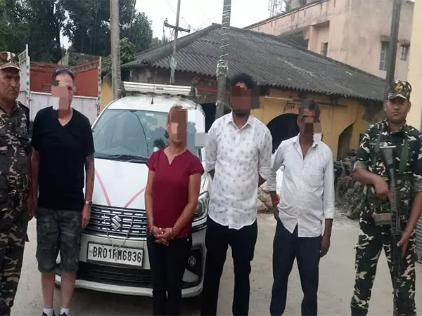 India-Nepal सीमा पार करने की कोशिश करने के आरोप में दो अमेरिकी नागरिक हिरासत में लिए गए India-Nepal सीमा पार करने की कोशिश करने के आरोप में दो अमेरिकी नागरिक हिरासत में लिए गए