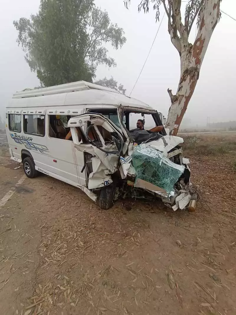 Tarn Taran दुर्घटना में कॉलेज लेक्चरर सहित 12 लोग घायल Tarn Taran दुर्घटना में कॉलेज लेक्चरर सहित 12 लोग घायल