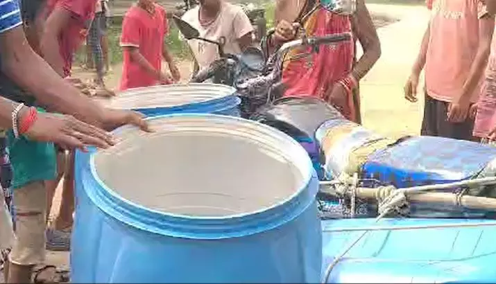 Kendrapara जिले में बच्चा चोर के पानी के ड्रम से 6 साल के बच्चे को बचाया गया Kendrapara जिले में बच्चा चोर के पानी के ड्रम से 6 साल के बच्चे को बचाया गया