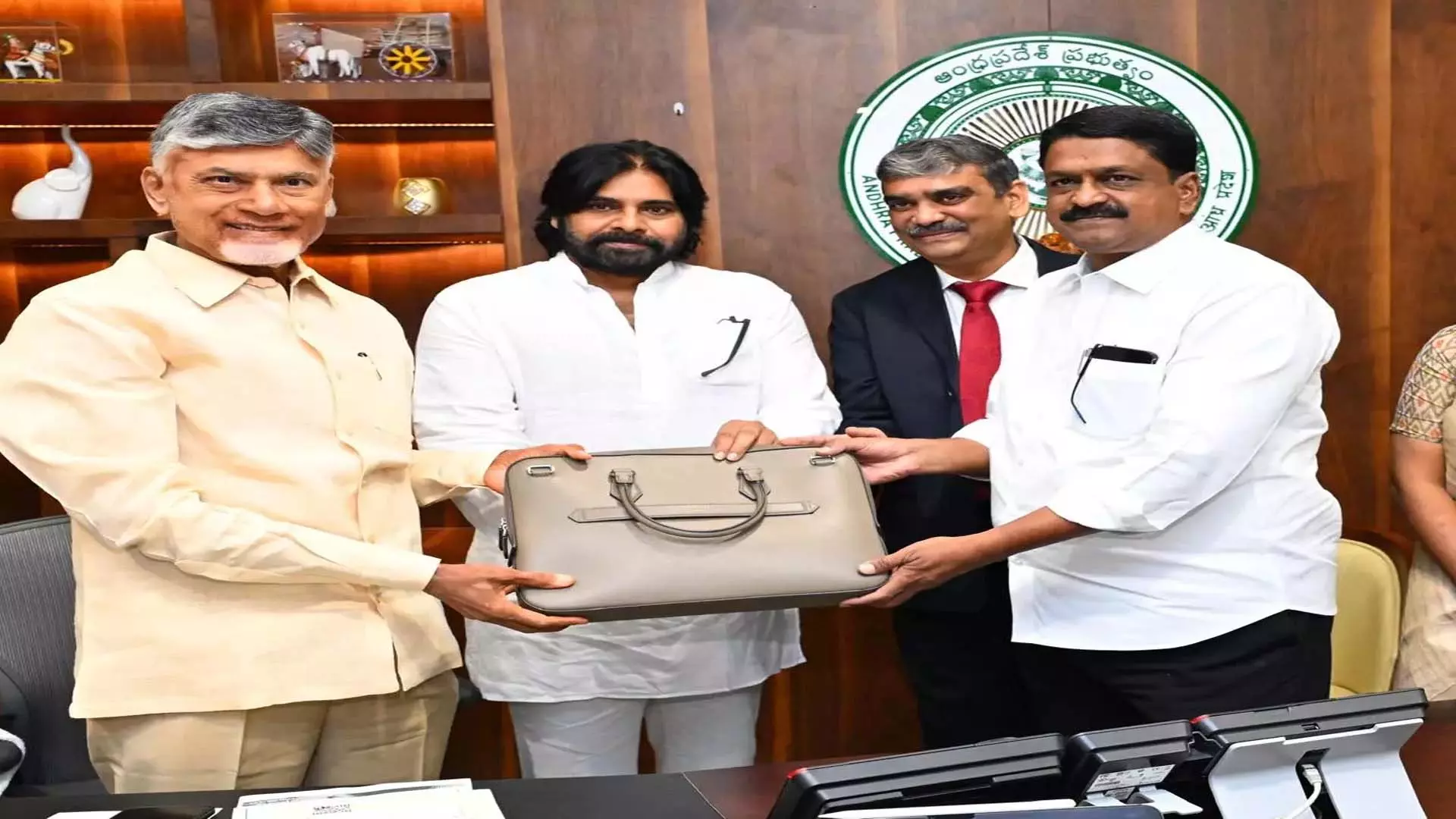 Andhra Pradesh के वित्त मंत्री केशव ने पूर्ण बजट पेश किया Andhra Pradesh के वित्त मंत्री केशव ने पूर्ण बजट पेश किया