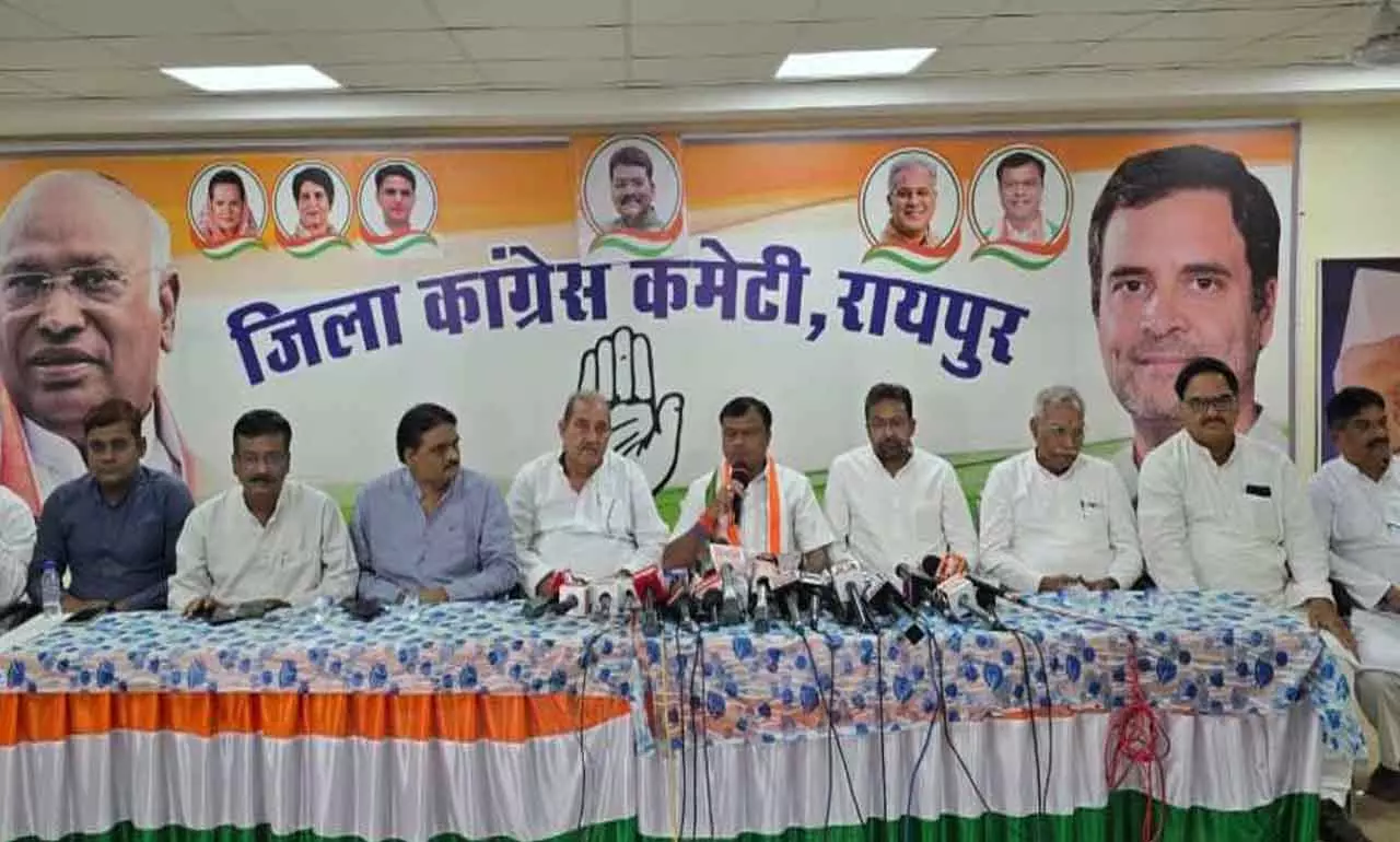 रायपुर दक्षिण के वोटरों को सोना बाँट रही बीजेपी : दीपक बैज रायपुर दक्षिण के वोटरों को सोना बाँट रही बीजेपी : दीपक बैज