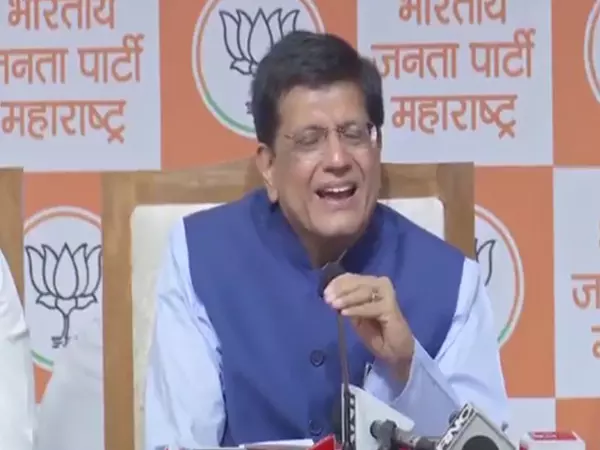 पीयूष गोयल ने Yogi Adityanath के पहनावे पर टिप्पणी के लिए मल्लिकार्जुन खड़गे की आलोचना की पीयूष गोयल ने Yogi Adityanath के पहनावे पर टिप्पणी के लिए मल्लिकार्जुन खड़गे की आलोचना की