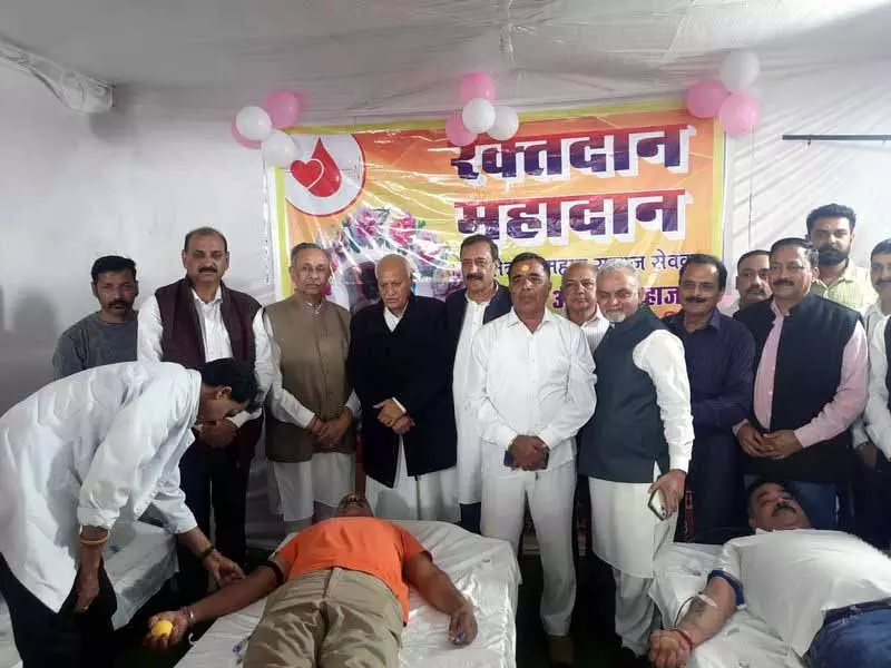 Himachal: परोपकारी व्यक्ति की चौथी पुण्यतिथि पर 130 लोगों ने किया रक्तदान Himachal: परोपकारी व्यक्ति की चौथी पुण्यतिथि पर 130 लोगों ने किया रक्तदान