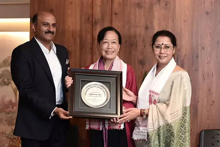 Arunachal : ममंग दाई को यामीन हजारिका वुमन ऑफ सब्सटेंस अवार्ड मिला Arunachal : ममंग दाई को यामीन हजारिका वुमन ऑफ सब्सटेंस अवार्ड मिला