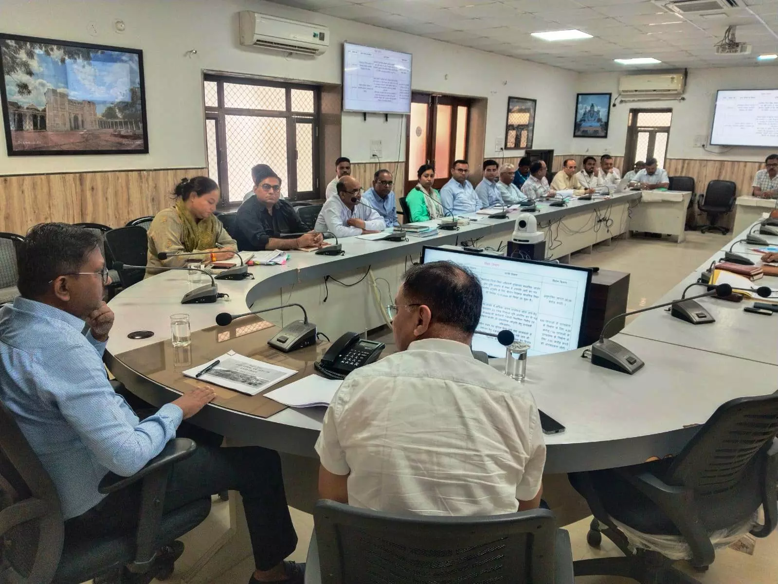 Jalore: जिला कलेक्टर ने साप्ताहिक समीक्षा बैठक में अधिकारियों को दिए निर्देश Jalore: जिला कलेक्टर ने साप्ताहिक समीक्षा बैठक में अधिकारियों को दिए निर्देश