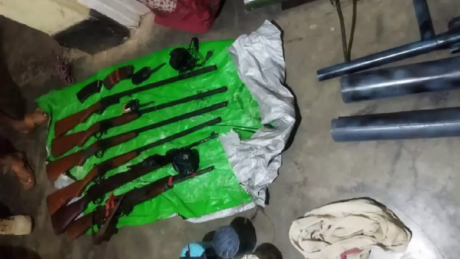 Manipur : सुरक्षा बलों ने पहाड़ी और घाटी जिलों में भारी मात्रा में हथियार और गोला-बारूद बरामद किया Manipur : सुरक्षा बलों ने पहाड़ी और घाटी जिलों में भारी मात्रा में हथियार और गोला-बारूद बरामद किया