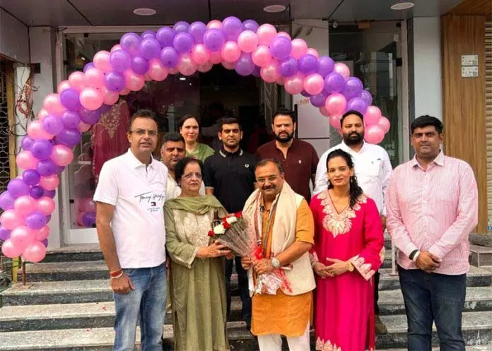 MLA Randhawa ने किया सेठी एम्ब्रॉयडरी शोरूम का उद्घाटन MLA Randhawa ने किया सेठी एम्ब्रॉयडरी शोरूम का उद्घाटन