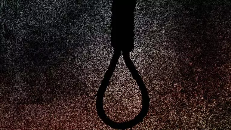 5 साल की बच्ची से बलात्कार: हत्या मामले में सौतेले पिता को मौत की सजा 5 साल की बच्ची से बलात्कार: हत्या मामले में सौतेले पिता को मौत की सजा