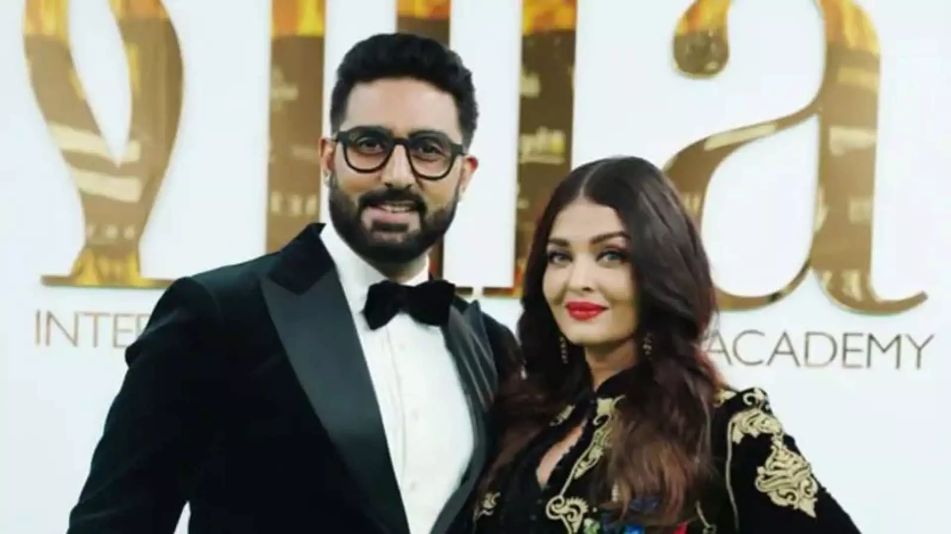जब Aishwarya Rai को प्लास्टिक कहे जाने पर अभिषेक बच्चन ने उनका बचाव किया जब Aishwarya Rai को प्लास्टिक कहे जाने पर अभिषेक बच्चन ने उनका बचाव किया