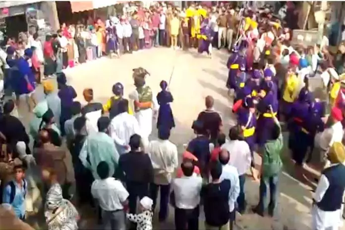 Jammu: गुरु नानक देव के प्रकाश उत्सव के उपलक्ष्य में नगर कीर्तन निकाला गया Jammu: गुरु नानक देव के प्रकाश उत्सव के उपलक्ष्य में नगर कीर्तन निकाला गया